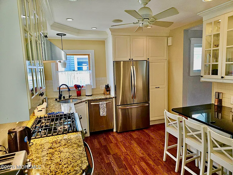1305 Locust Dr — Photo 5