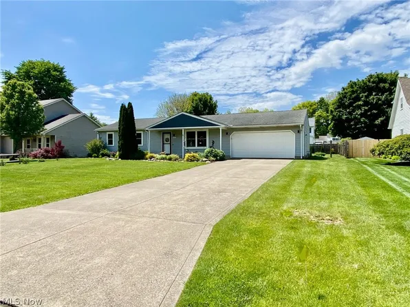 578 Fieldstone Dr, Amherst, OH 44001