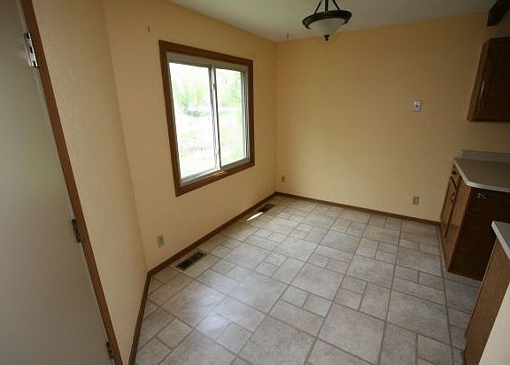 3rd image of 4211 Hemlock Ln N
