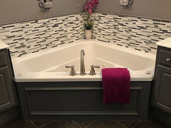 Master bath whirlpool tub