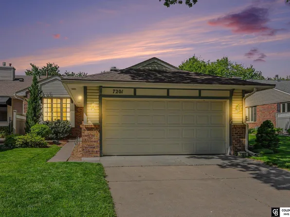 7201 Grand Oaks Dr, Lincoln, NE 68516