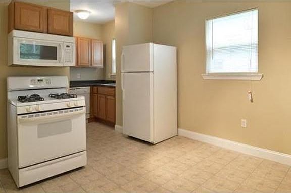 3rd image of 16 Saint Clair St #1