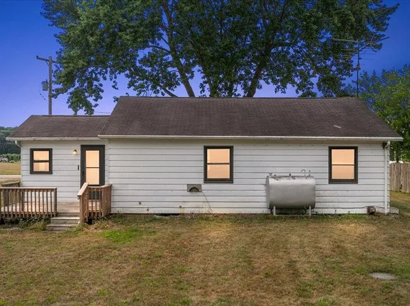 75 4th St, Plainwell, MI 49080