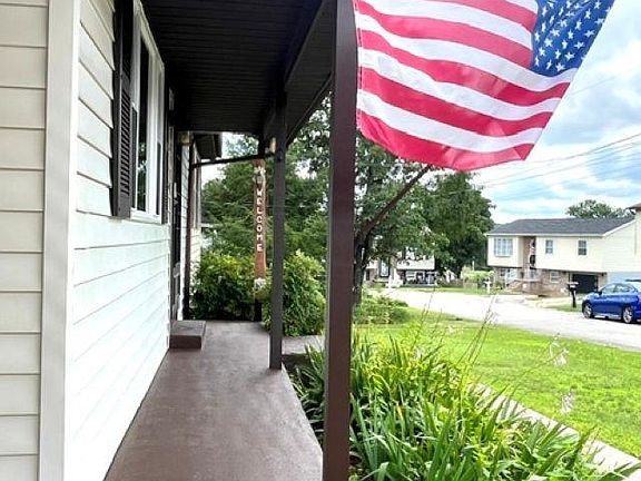 3rd image of 321 Raceview Dr