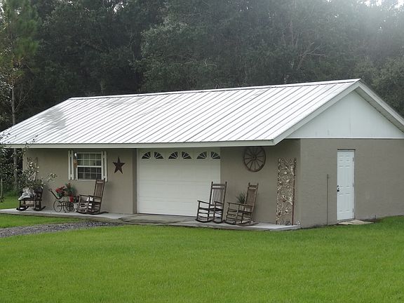 detached garage with 1/1 apt