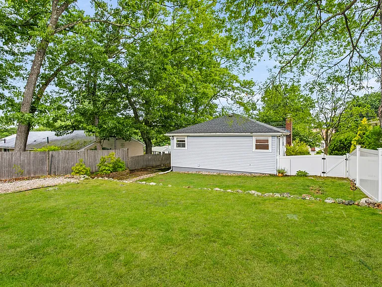 1364 Trapelo Rd — Photo 28