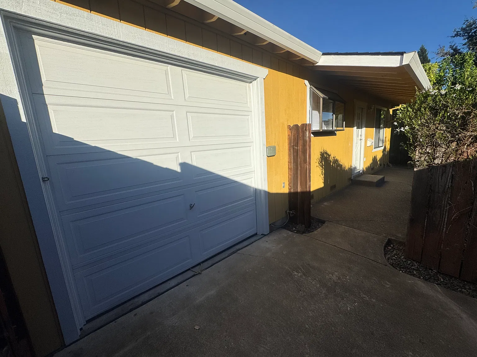 2 bed, 880 sqft, $2,700 — Photo 2
