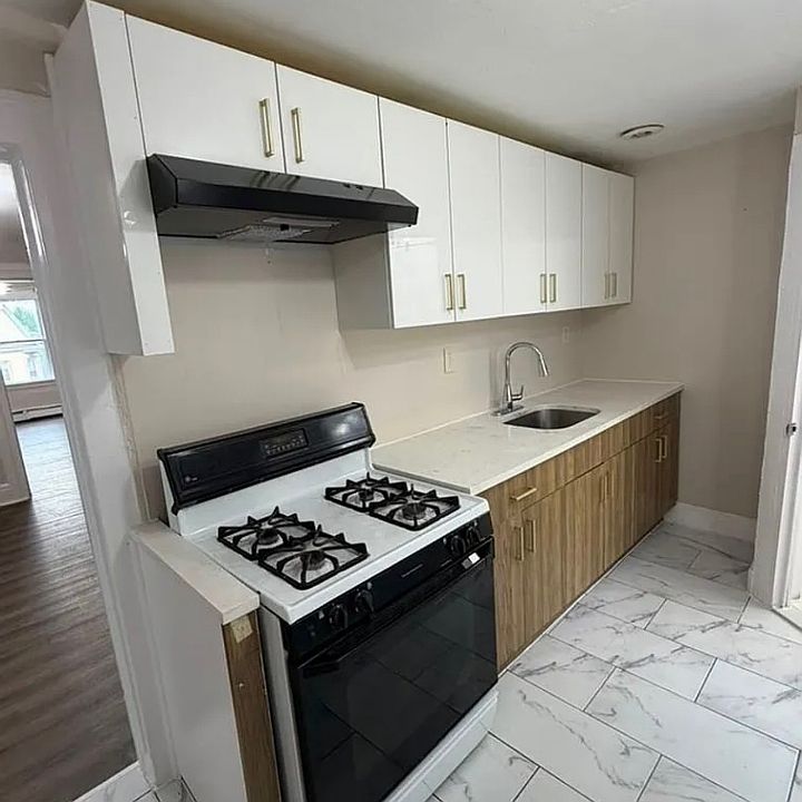 1st image of 224 N 9th St #3L
