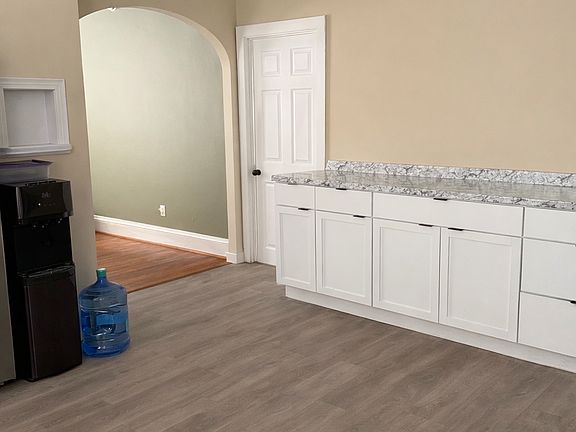 3rd image of 989 Mendon Rd #1