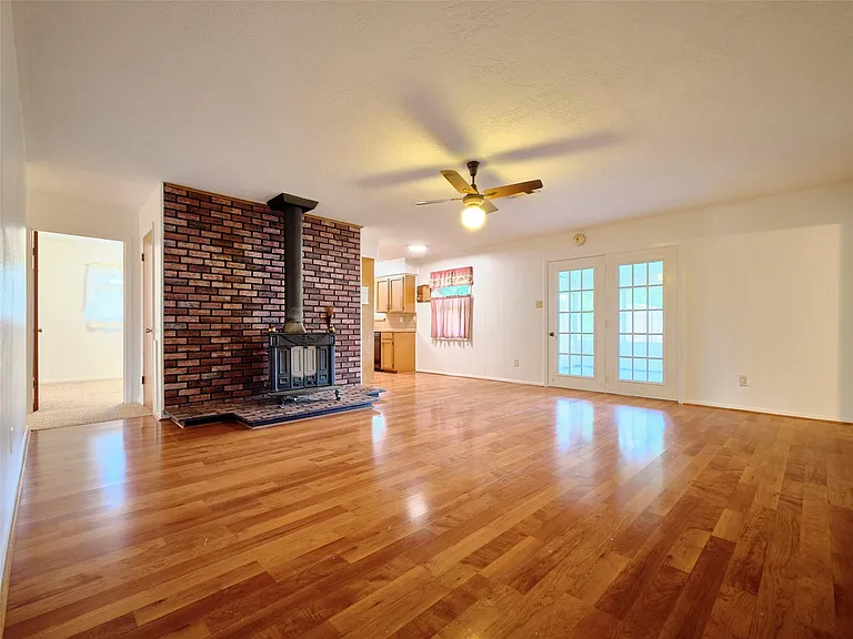 1018 Shawnee St — Photo 7