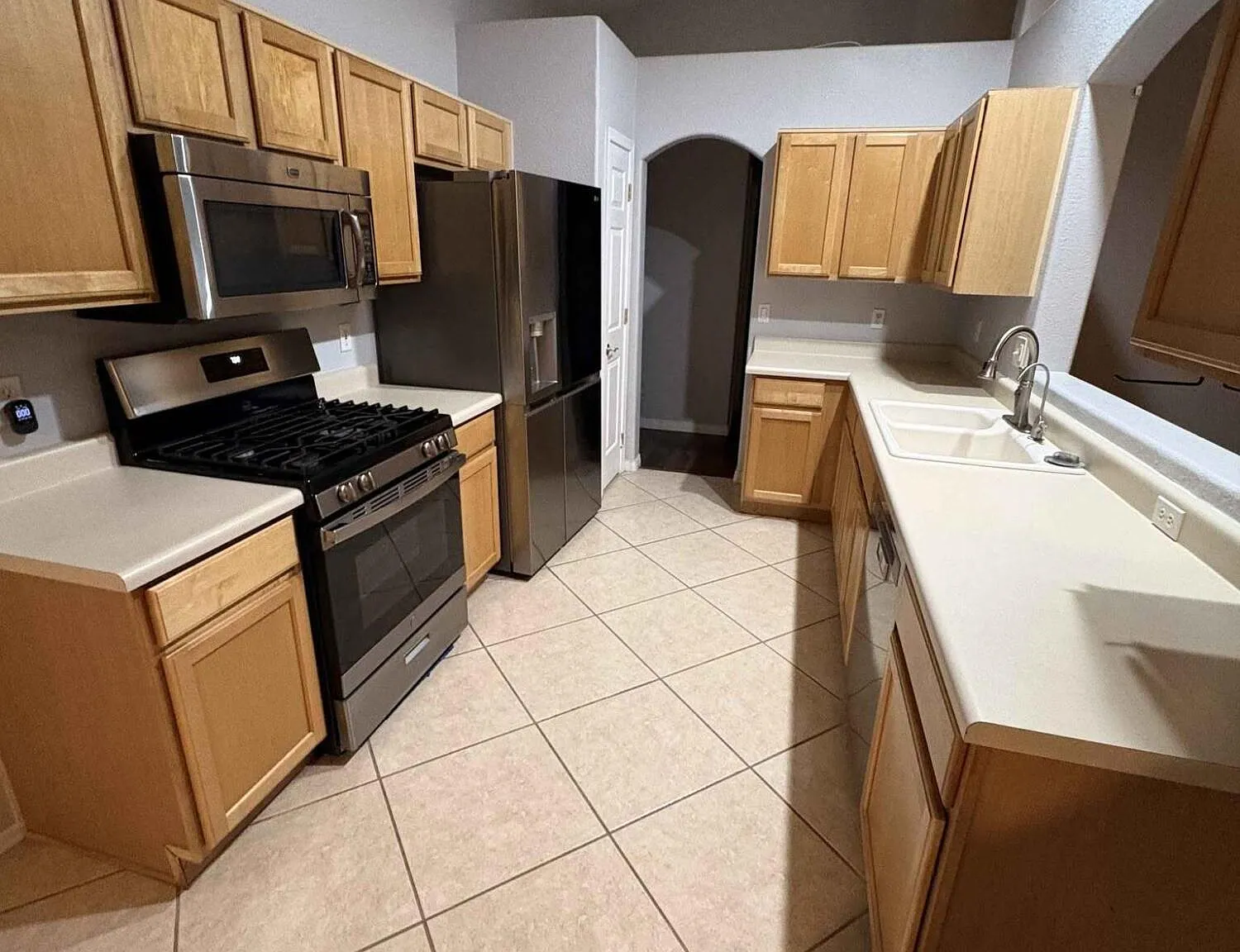 3 bed, 2.0 bath, 1332 sqft, $2,200 — Photo 4