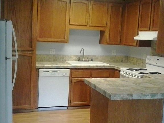 2nd image of 952 SE Ely St #102