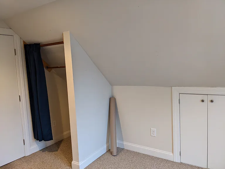 22 Edwards Sq — Photo 17