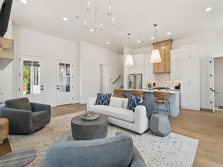 18817 Selah Way — Photo 12
