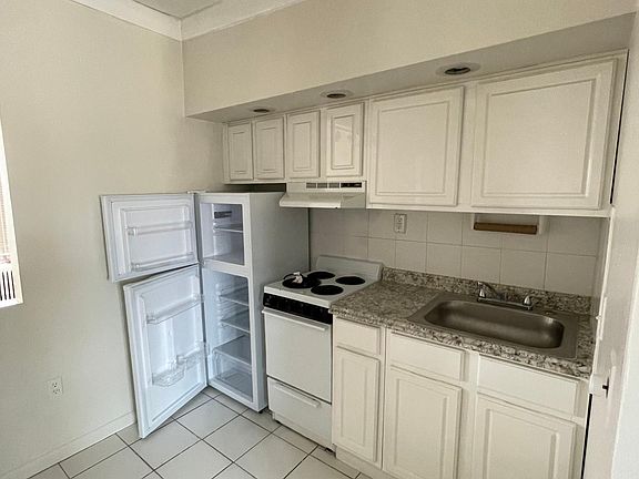 2nd image of 1531 S 11th St #3