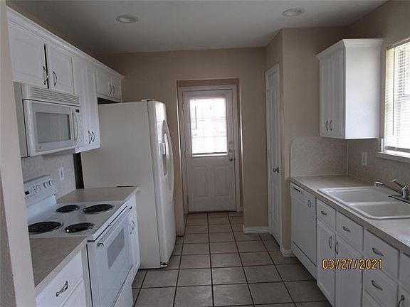 2nd image of 3108 Inglewood St