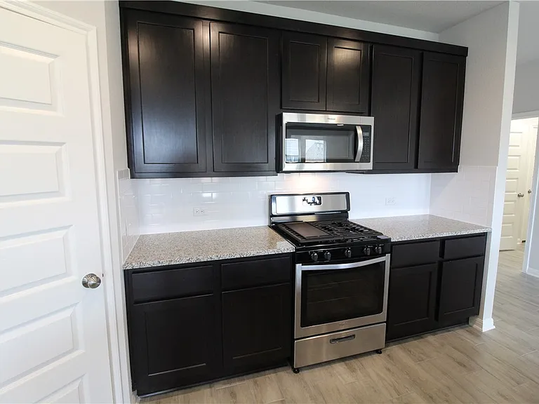 120 Peruvian Ln — Photo 2