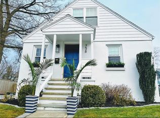 736 Riverside Dr, Fairfield, CT 06824