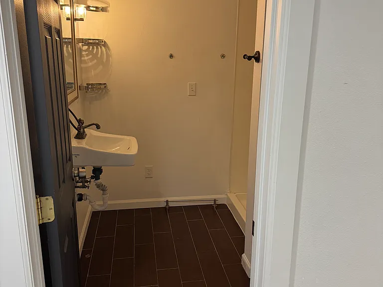 803 E 37th Ave — Photo 31