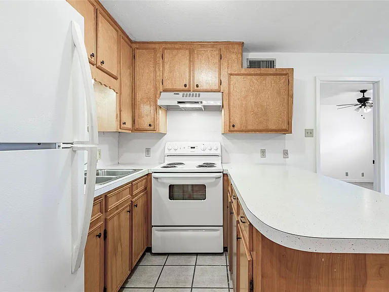 120 McAdams Ln #G — Photo 8