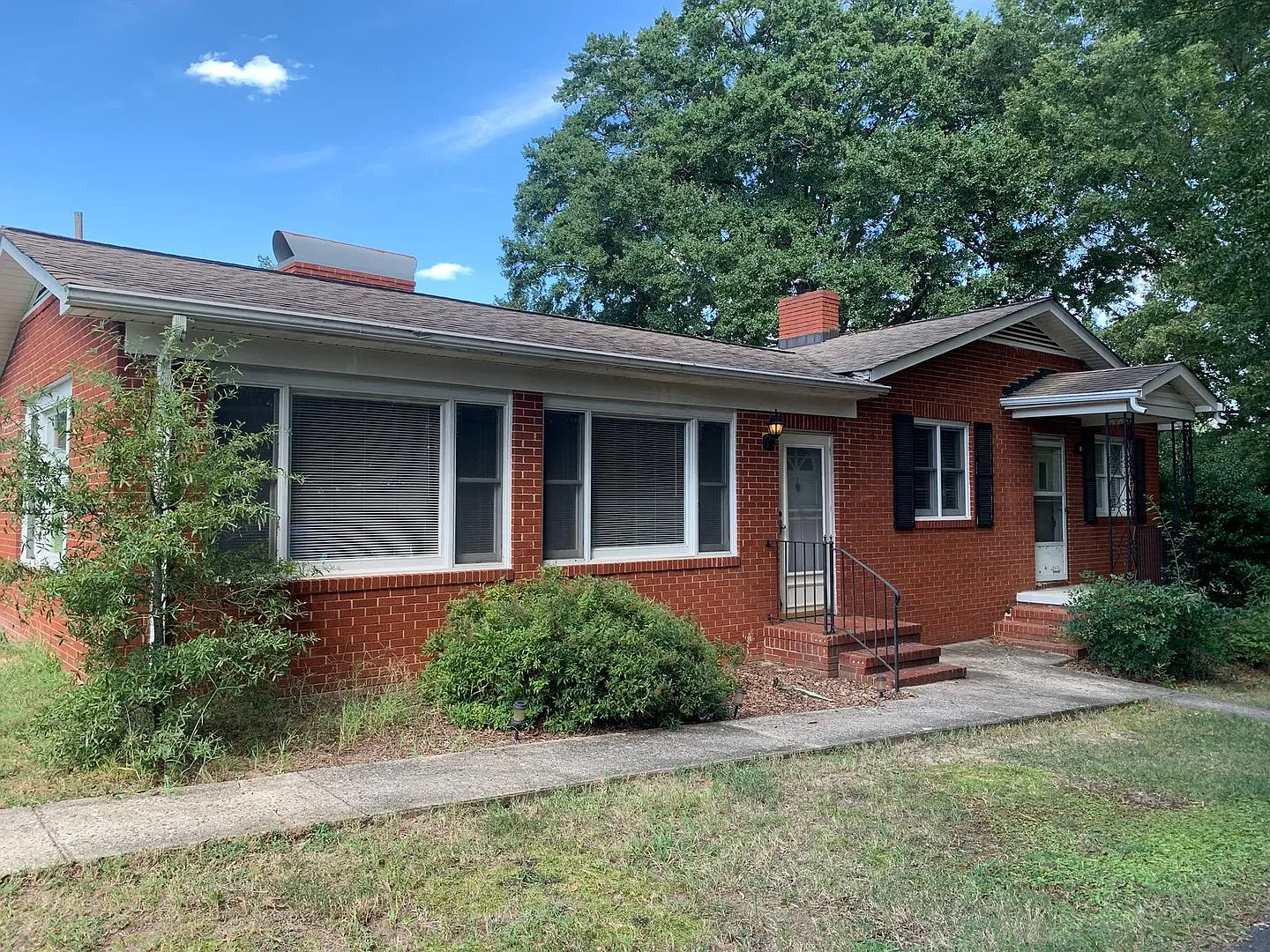 Lovely Three Bedroom Home in Huntersville! — Photo 1
