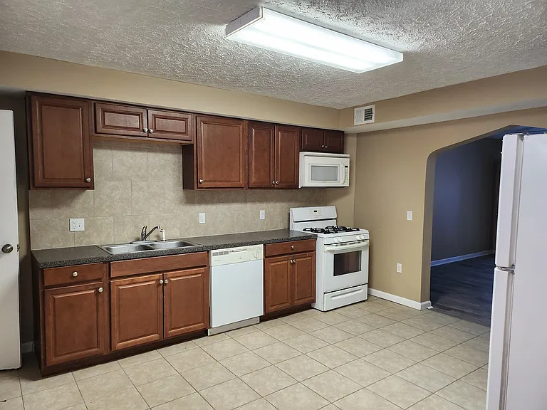 1517 Vinton St — Photo 7