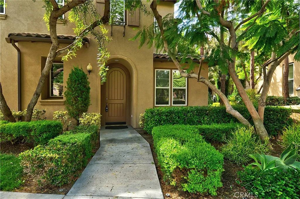 3 bed, 2.5 bath, 1869 sqft, $4,500 — Photo 2