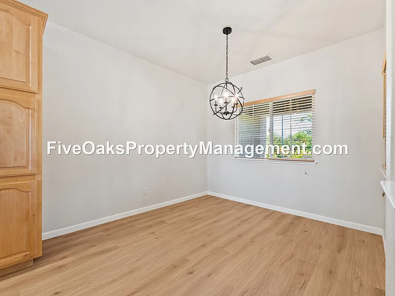 2242 Zittel Dr — Photo 9
