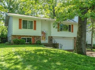 2122 East Dr, Saint Louis, MO 63131