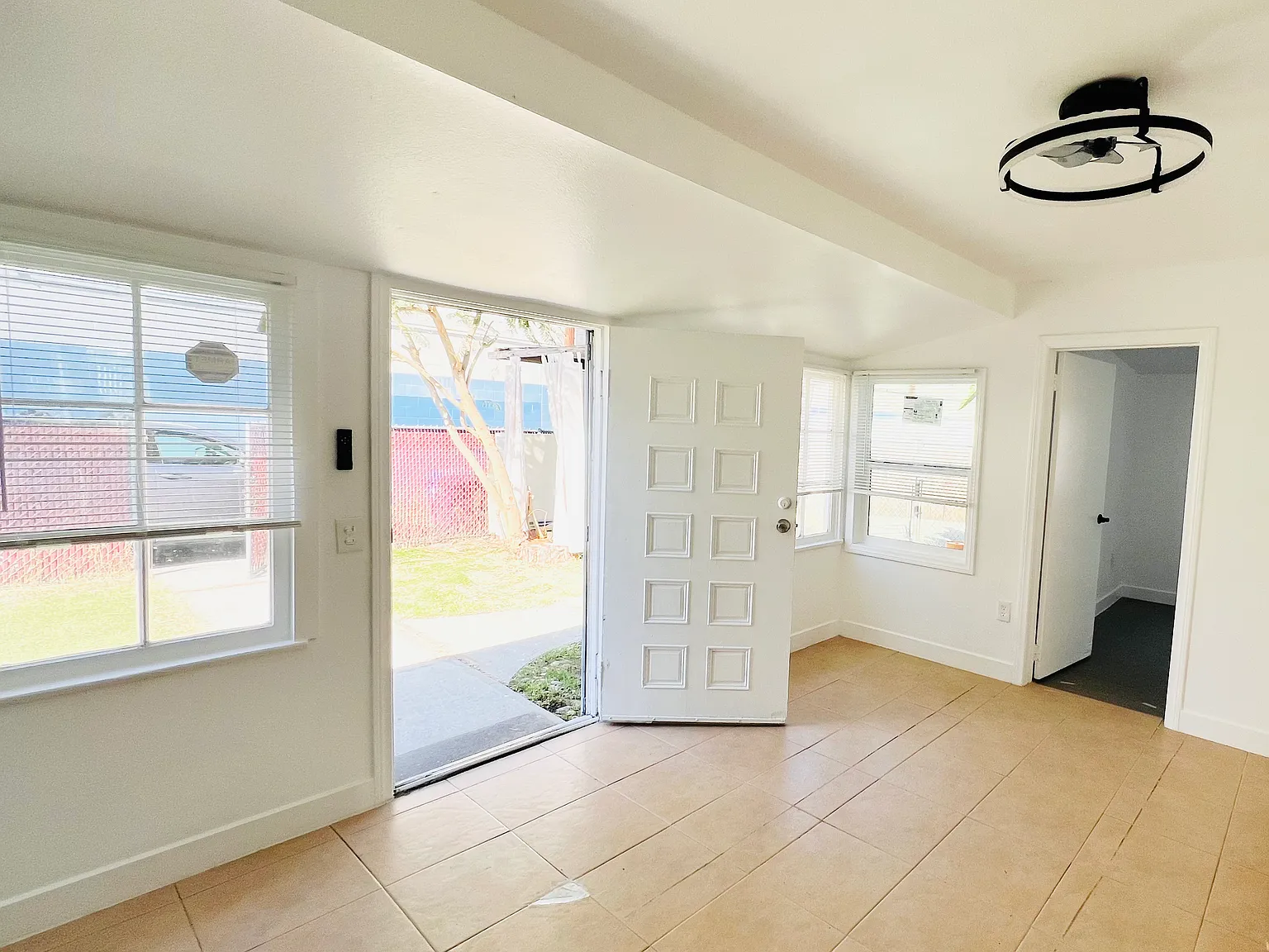 2 bed, 1.5 bath, 712 sqft, $2,700 — Photo 3