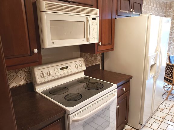5th image of 6400 N Cicero Ave APT 210
