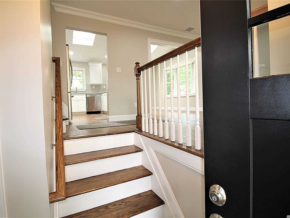 3rd image of 105 Oaklawn Dr