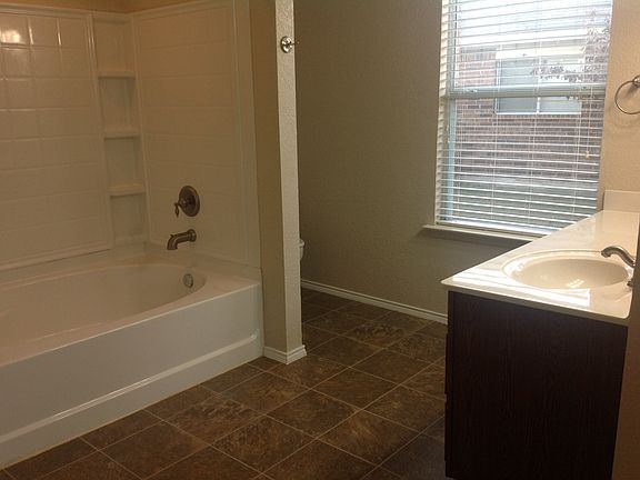 4th image of 225 Palomino Dr