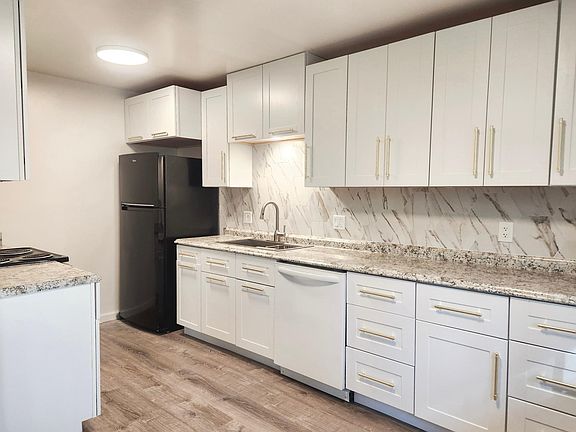 5th image of 866 Southwood Blvd #4