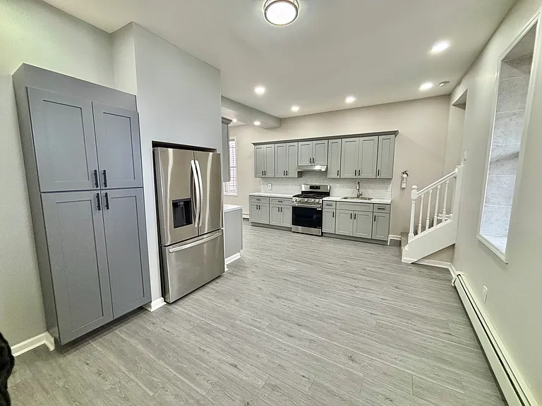 127-129 Fulton St #1 — Photo 6