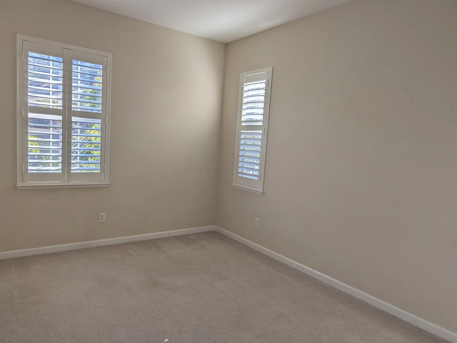 4 bed, 2.5 bath, 7702 sqft, $1,200 — Photo 2