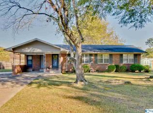 704 Eleanor Dr SW, Decatur, AL 35601