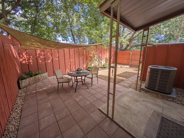 114 Scofield Ave #101 — Photo 3
