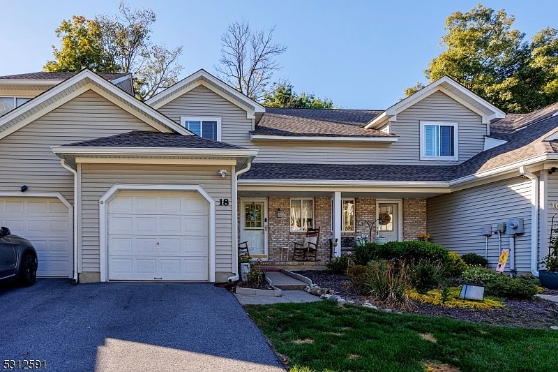 1st image of 18 Sweetwater Ln #18