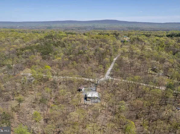 275 Oak Forest Ln, Berkeley Springs, WV 25411