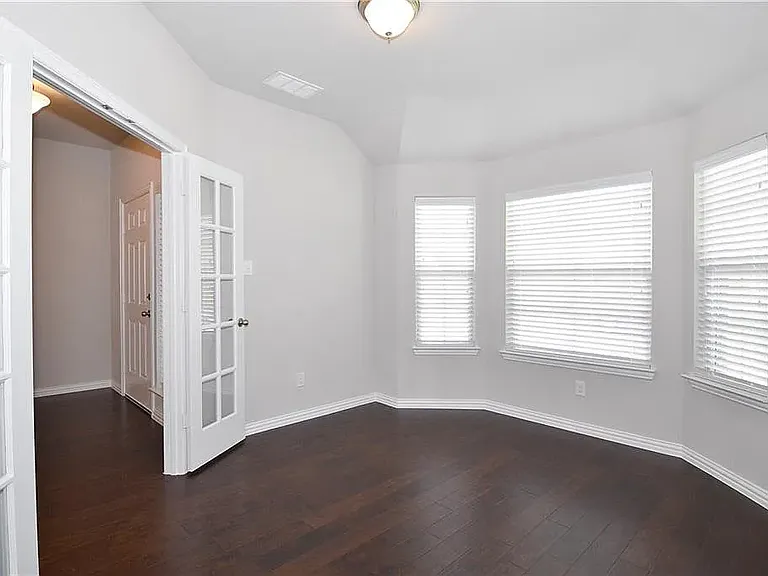 512 Fossil Creek Dr — Photo 4