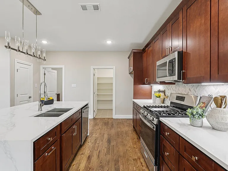 1713 Highland Dr W — Photo 10