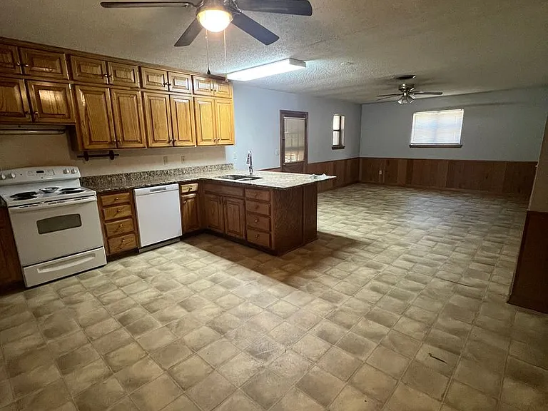 4612 Oregon Trl — Photo 3