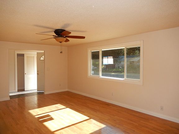 4th image of 14904 16th Avenue Ct S