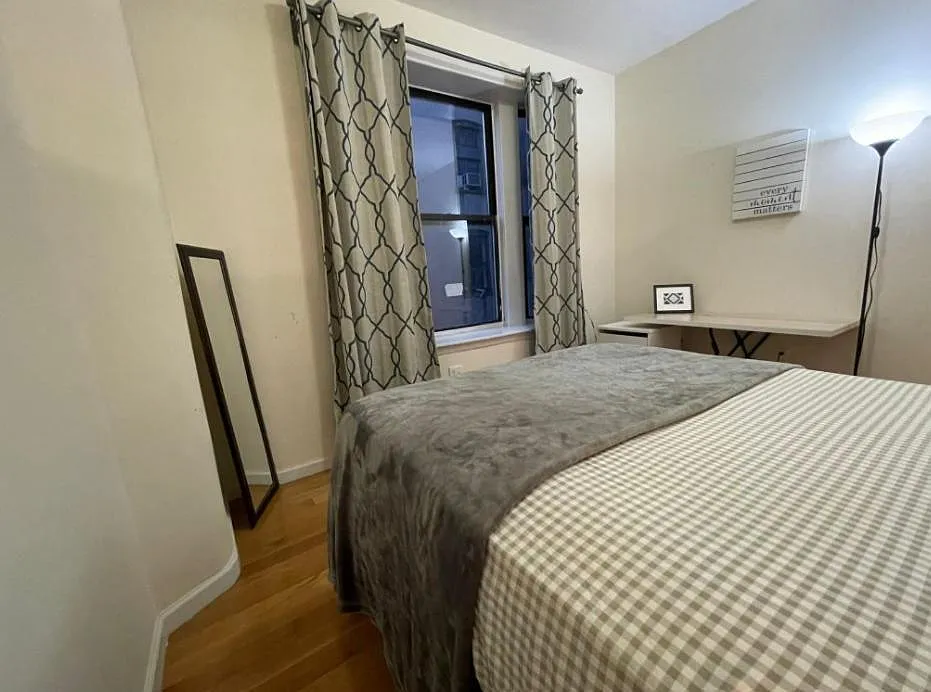 W 160th St