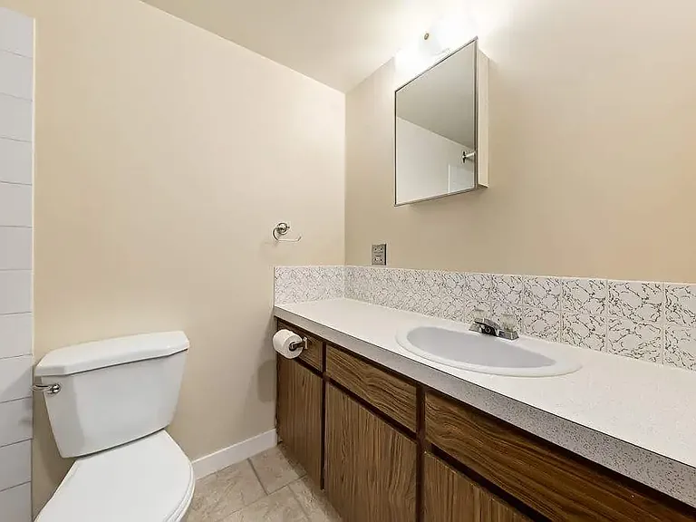 2526 Thompson Cres SE — Photo 18