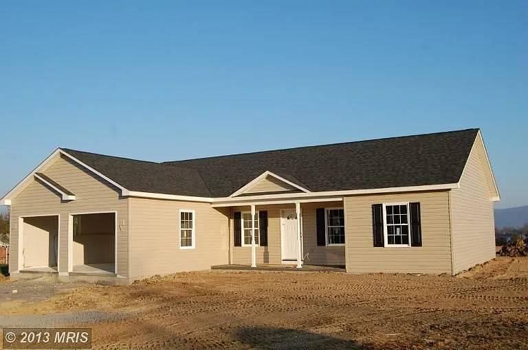 82 Sara Ann Ave photo 1