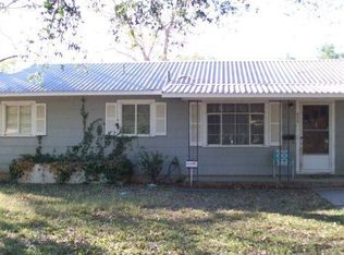 425 Sycamore St, Uvalde, TX 78801