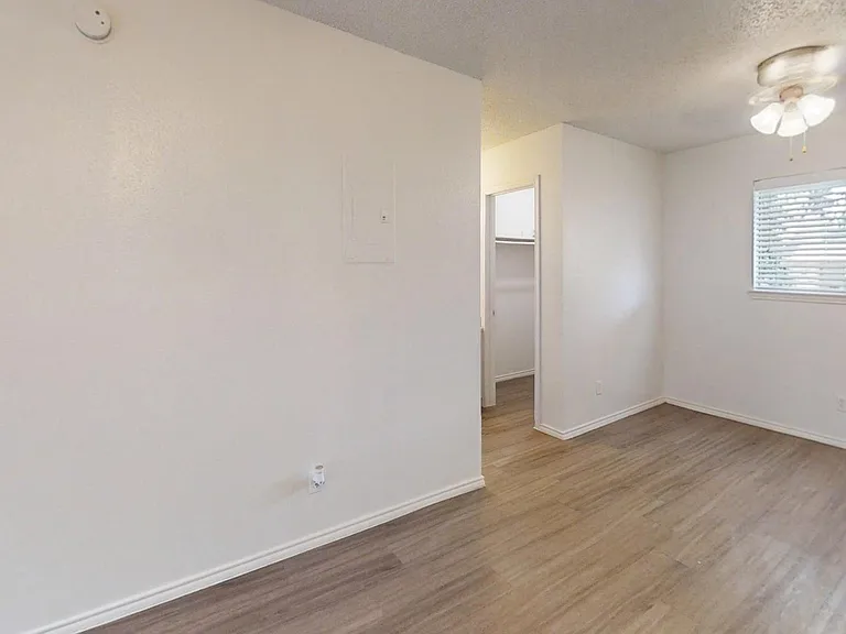 Stadium View Apartments — Photo 7