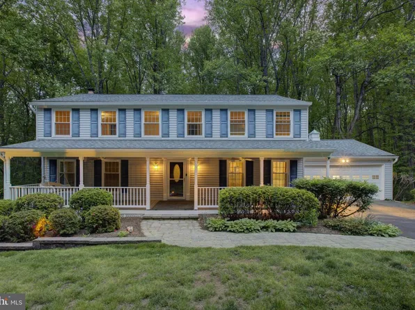 2909 Blue Robin Ct, Herndon, VA 20171